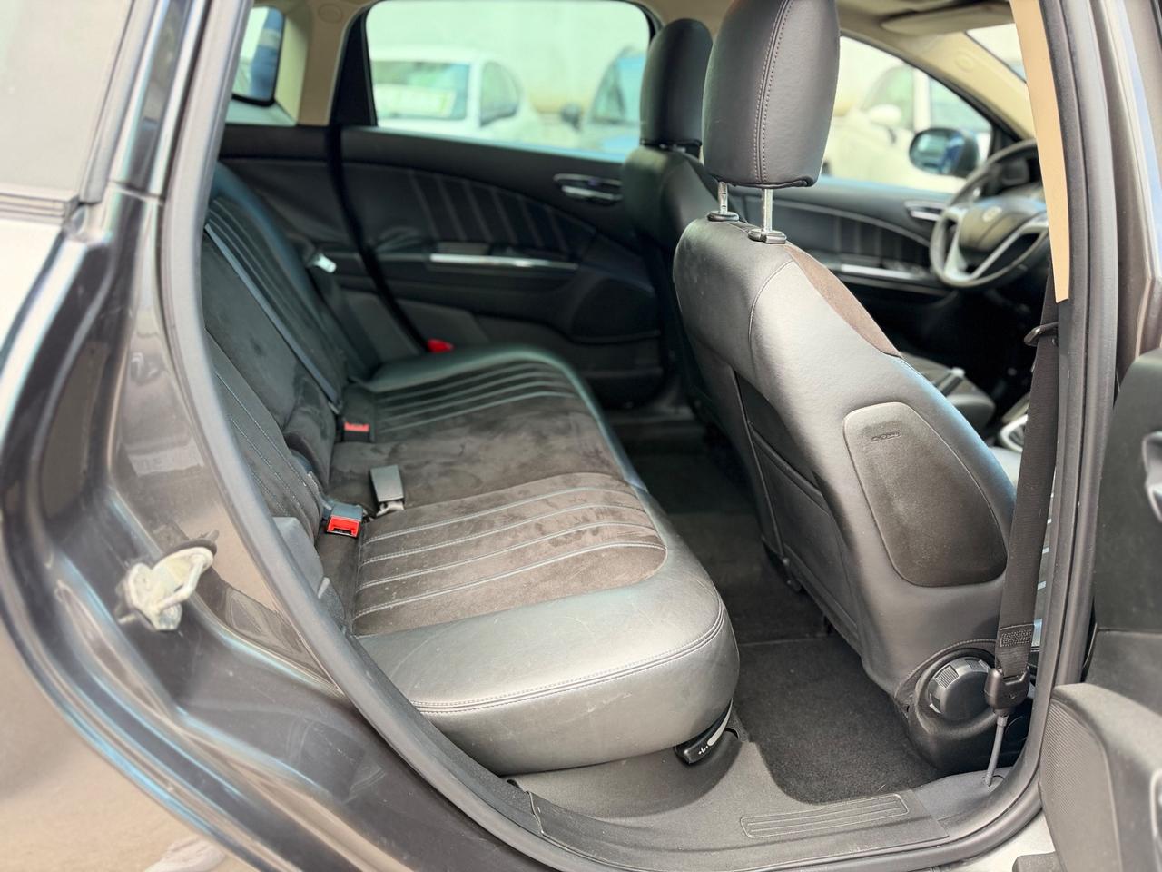 Lancia Delta 1.6 MJT DPF Platino + TETTO