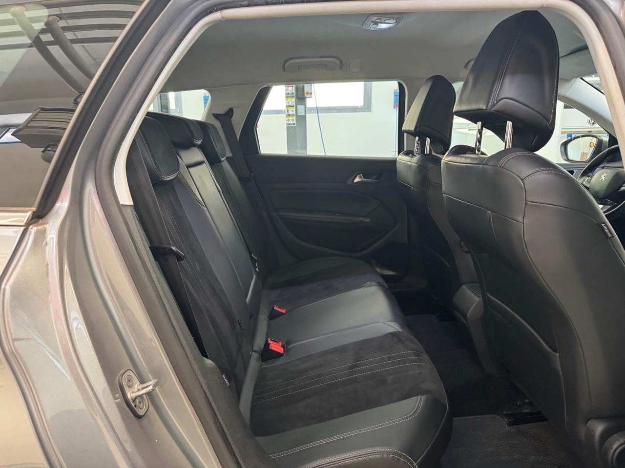 Peugeot 208 1.4 HDi 68 CV 5 porte Allure