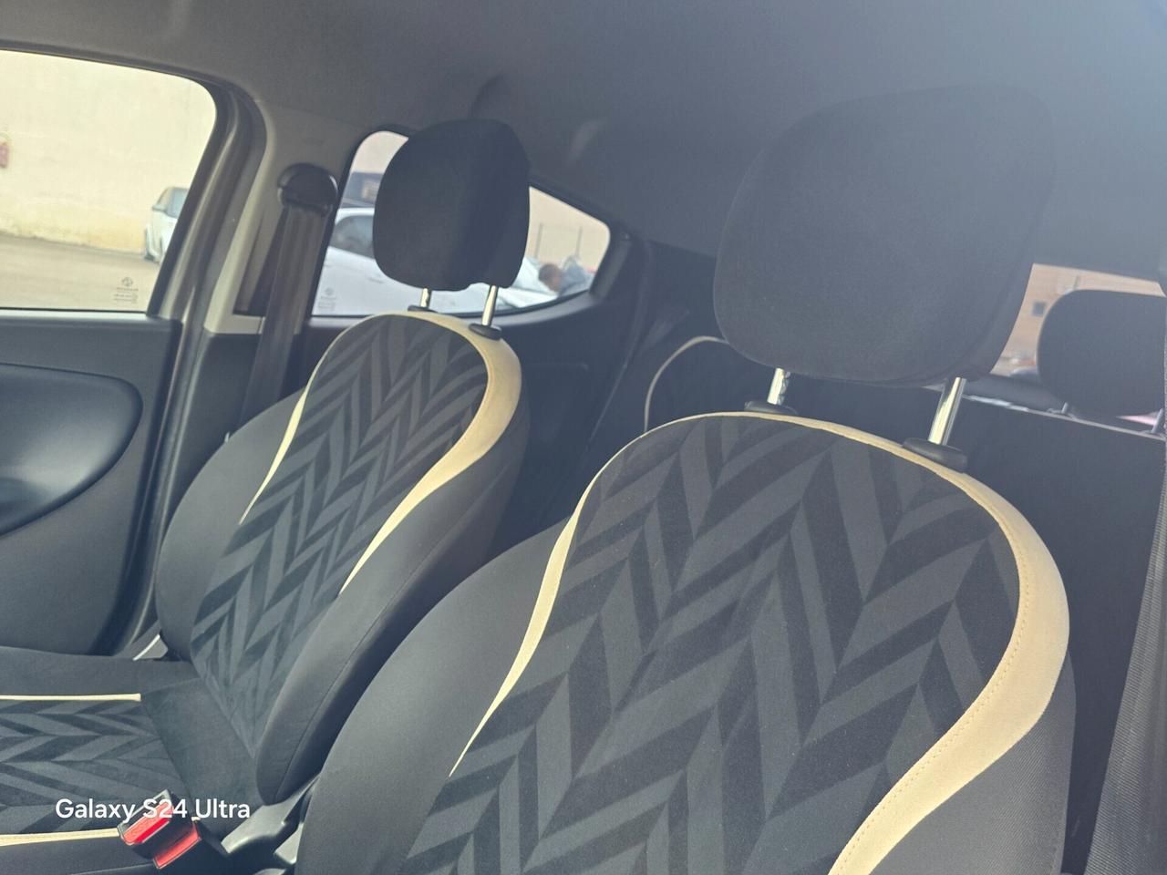 Lancia Ypsilon 1.3 MJT 16V 95 CV 5 porte S&S Silver