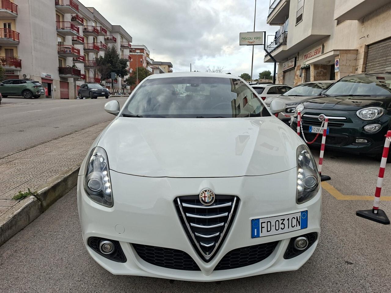 Alfa Romeo Giulietta 1.6 JTDm * 120 CV * Distinctive * Navi * Interni in pelle Quadrifoglio * Garantita 12 Mesi