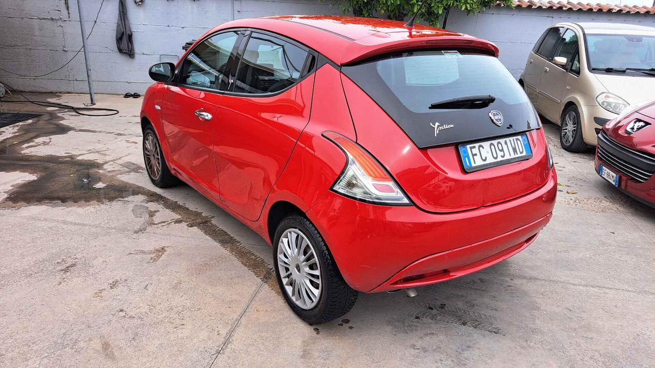 Lancia Ypsilon 1.3 MJT 16V 95 CV S&S Silver