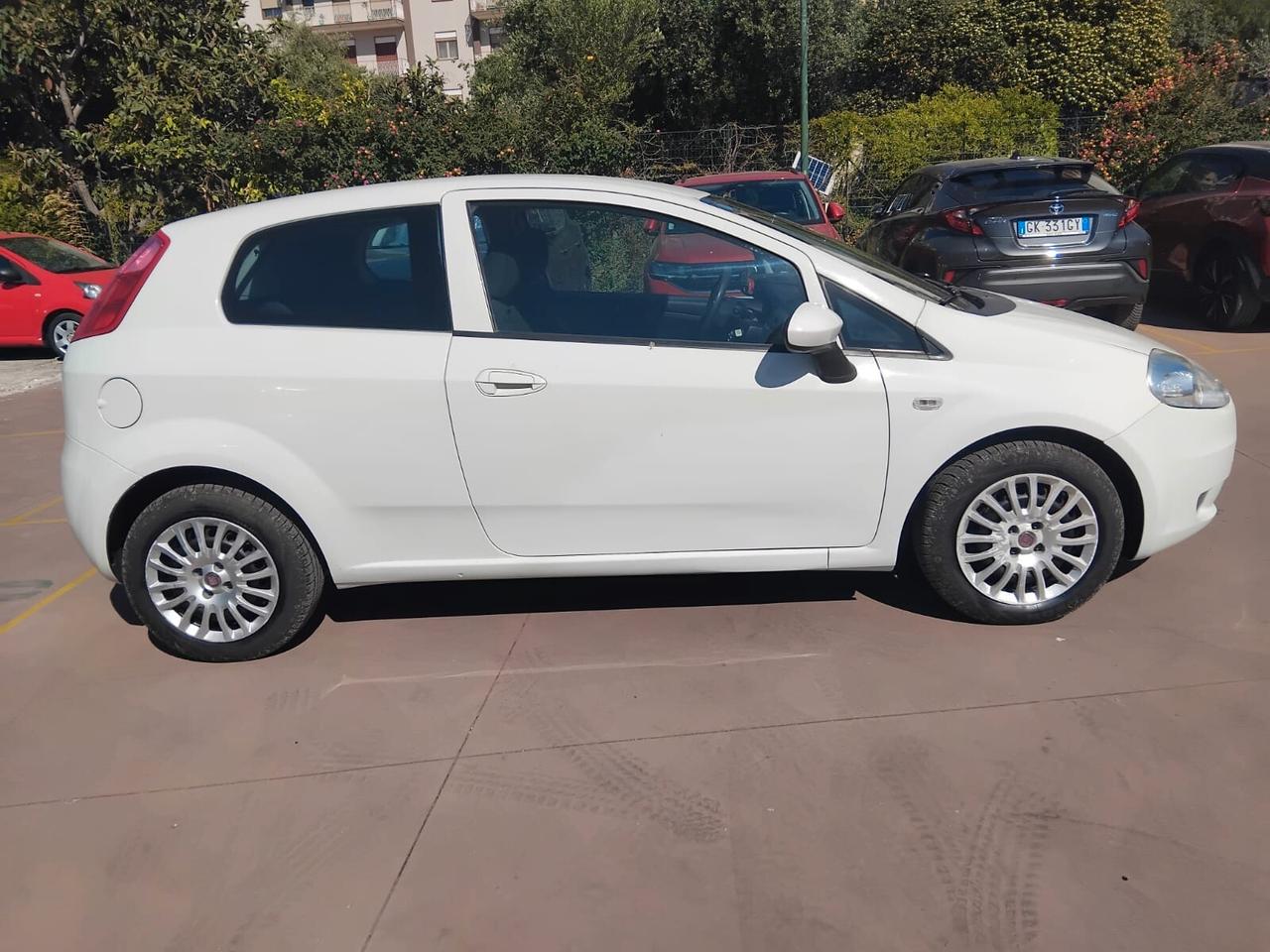 FIAT GRANDE PUNTO 1.3 MULTIJET CON 12 MESI DI GARANZIA