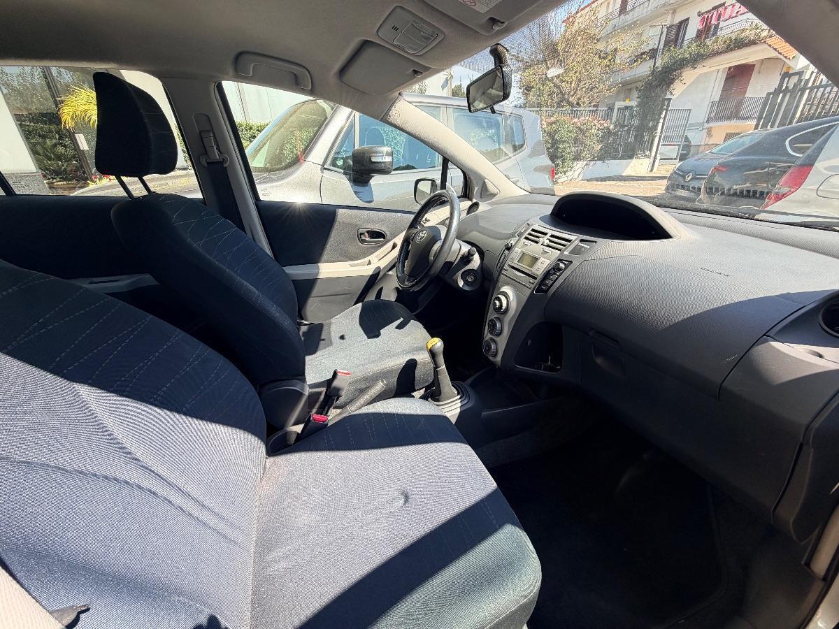 TOYOTA Yaris 1.3 5p. Sol