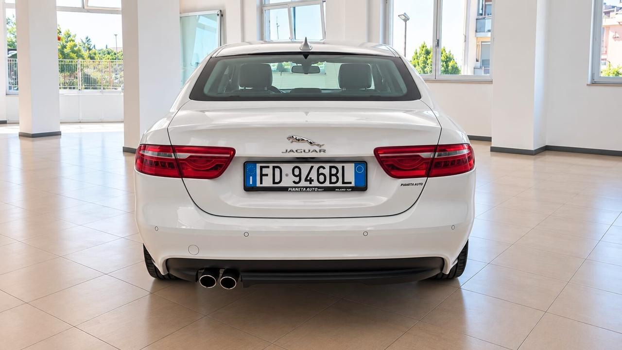 Jaguar XE 2.0 D Turbo 180CV aut. Prestige