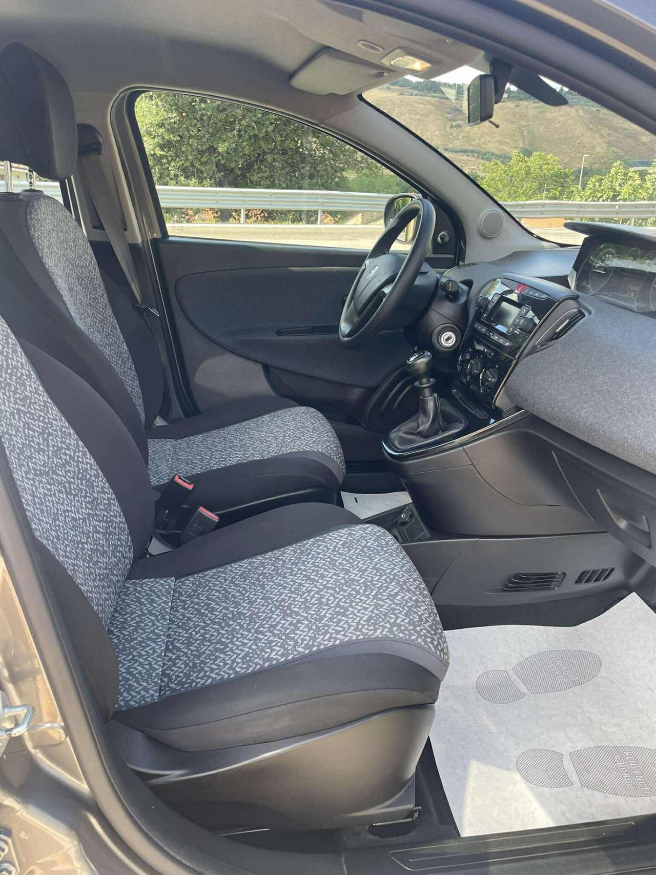 Lancia Ypsilon 1.2 69 CV 5 porte GPL Ecochic Elefantino Blu