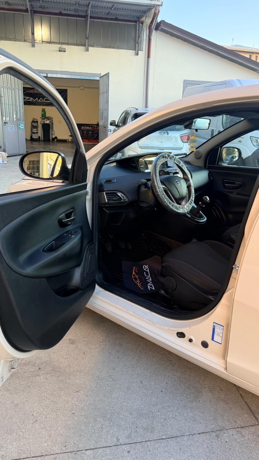 Lancia Ypsilon 1.2 69 CV 5 porte S&S Platinum