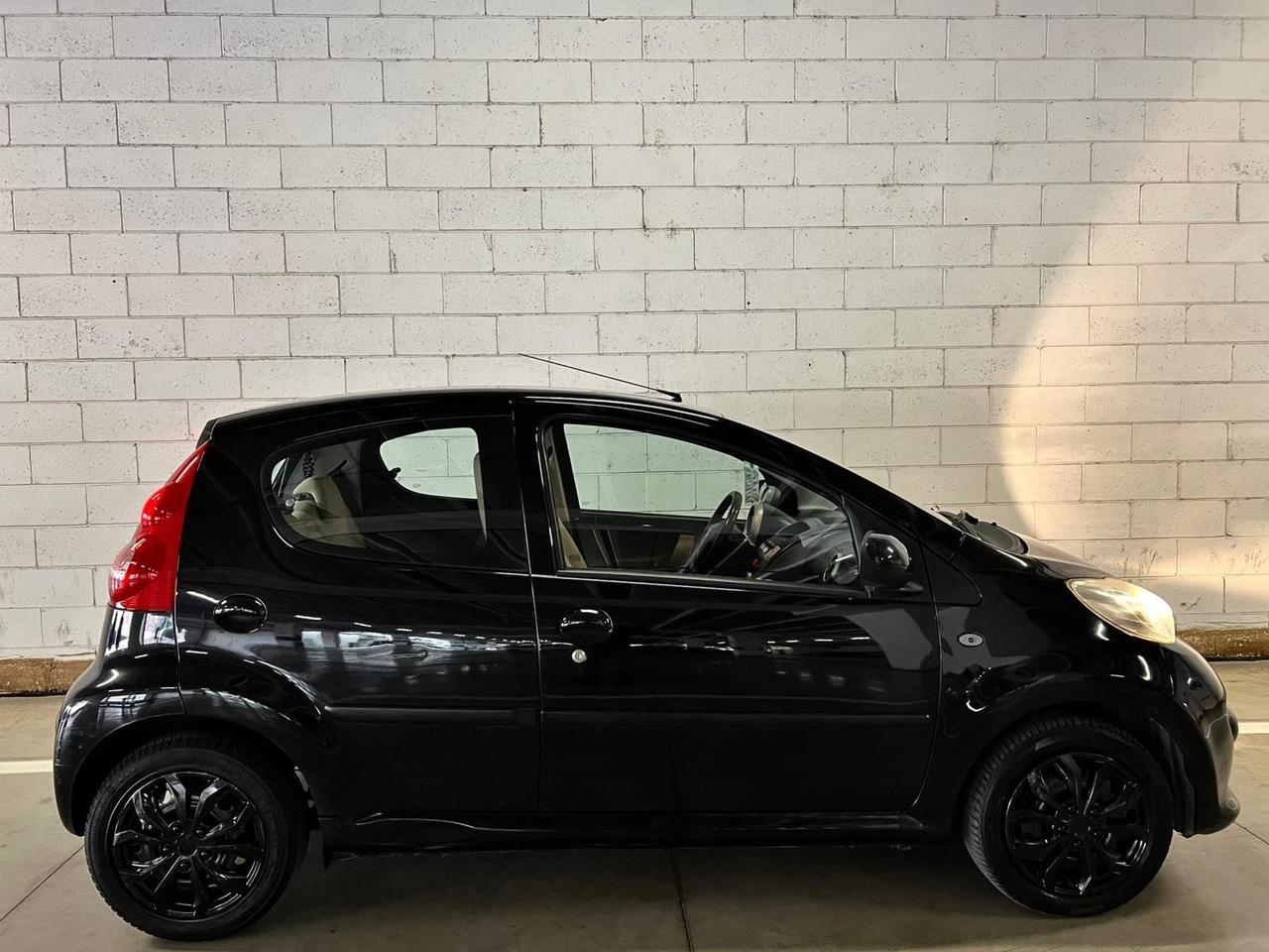 Peugeot 107 1.0 68CV 5p. Sweet Years