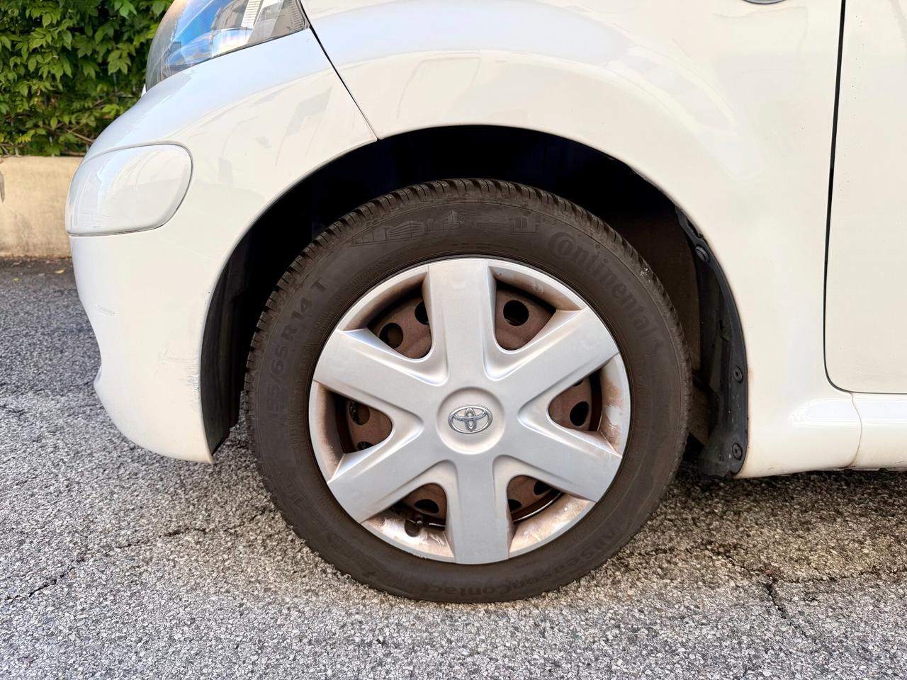Toyota Aygo 1.0 12V VVT-i 5 porte 68cv ADATTA A NEO PATENTATI TAGLIANDI TOYOTA