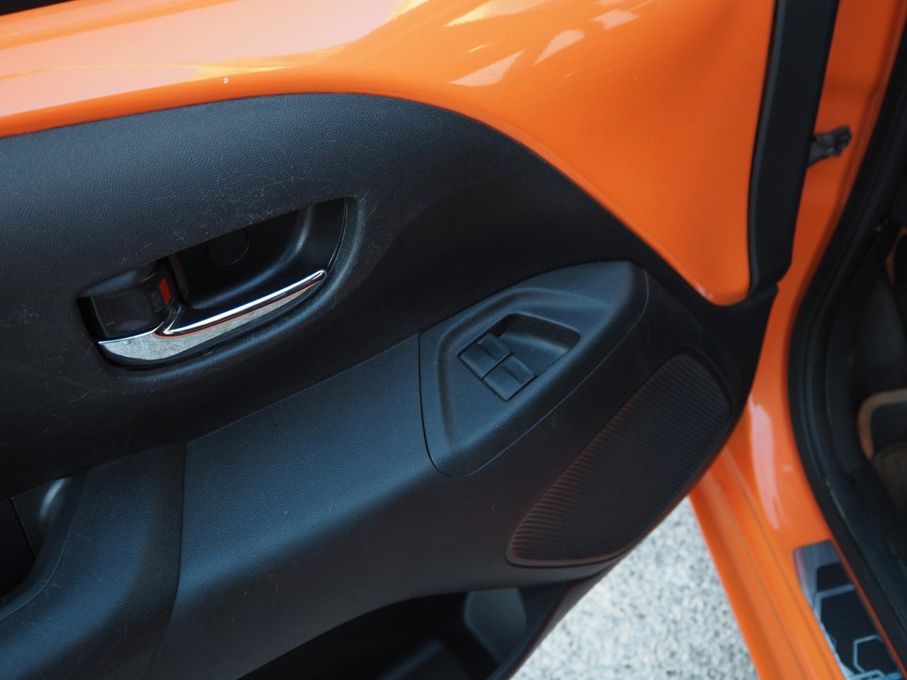 Toyota Aygo Connect orange 1.0 VVT-i 72 CV 5 porte x-wave