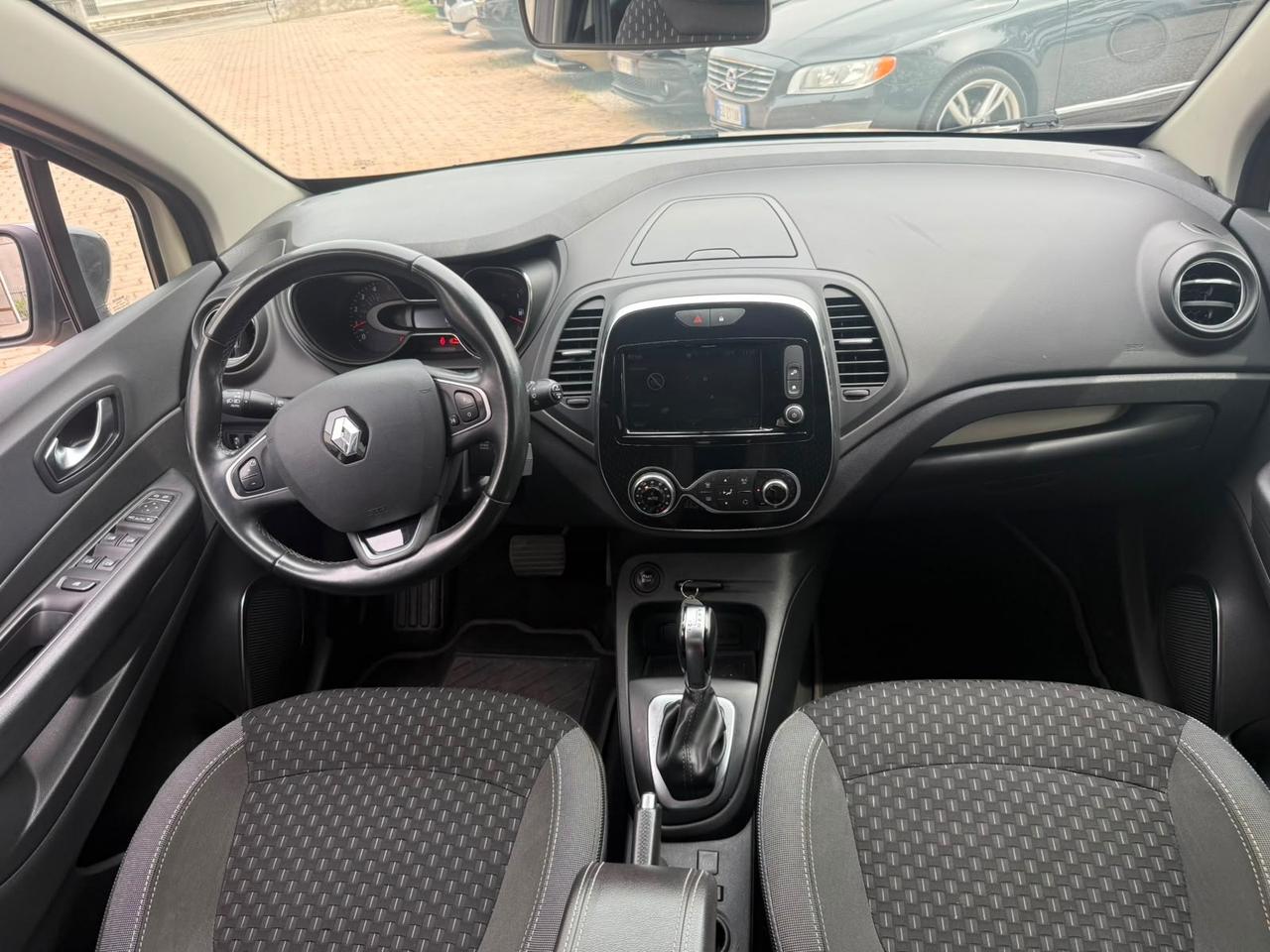 Renault Captur dCi 8V 90 CV EDC Start&Stop Energy Initiale Paris