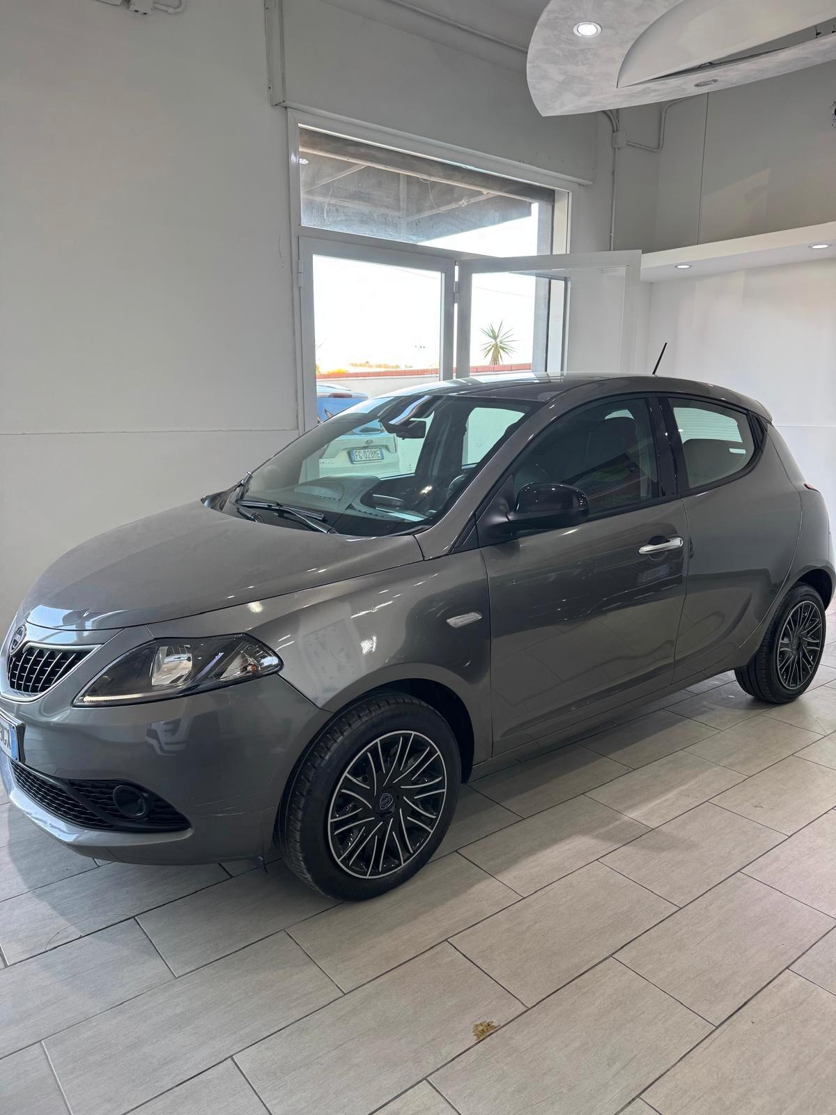 Lancia Ypsilon 1.0 FireFly 5 porte S&S Hybrid Gold