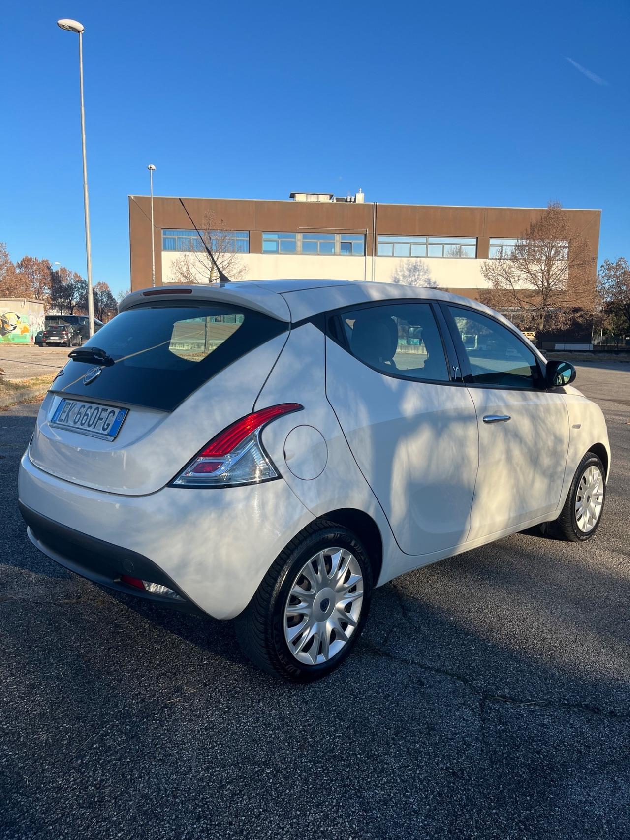 Lancia Ypsilon 1.2 69 CV Platinum