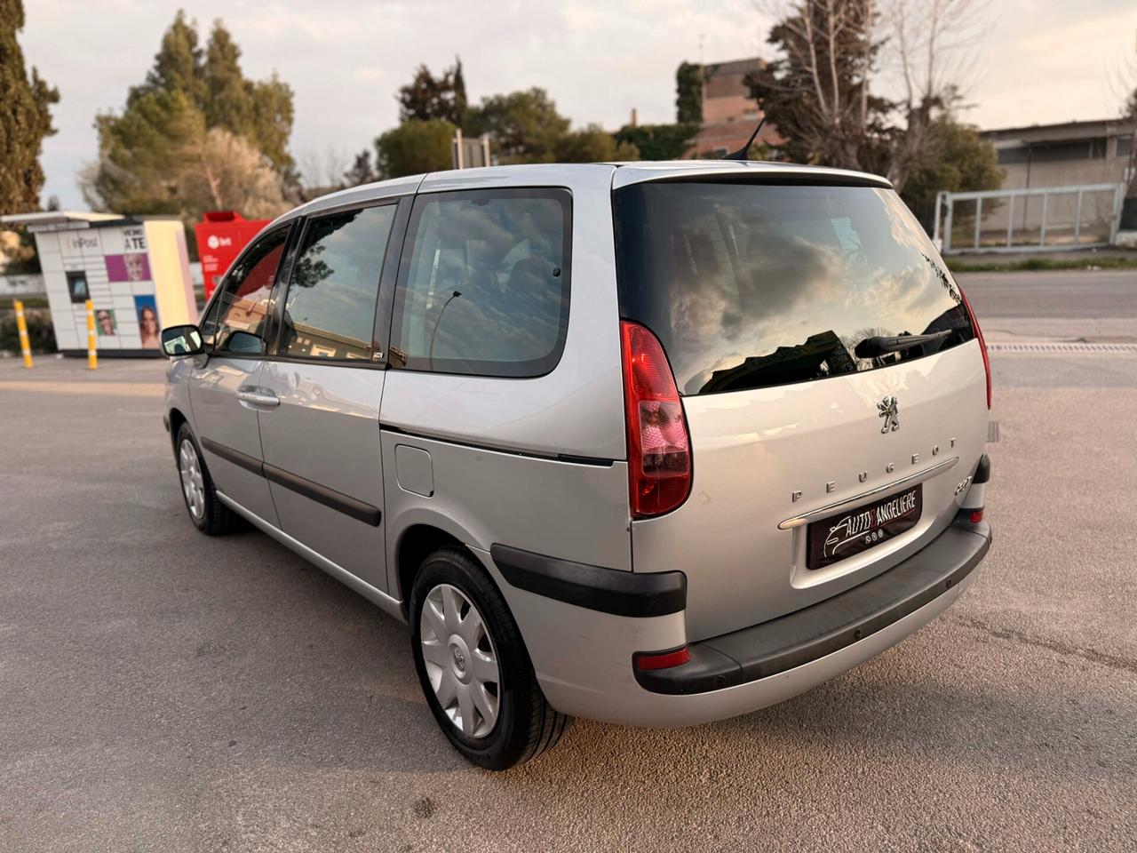 Peugeot 807 2.0 HDi FAP SV 7 POSTI