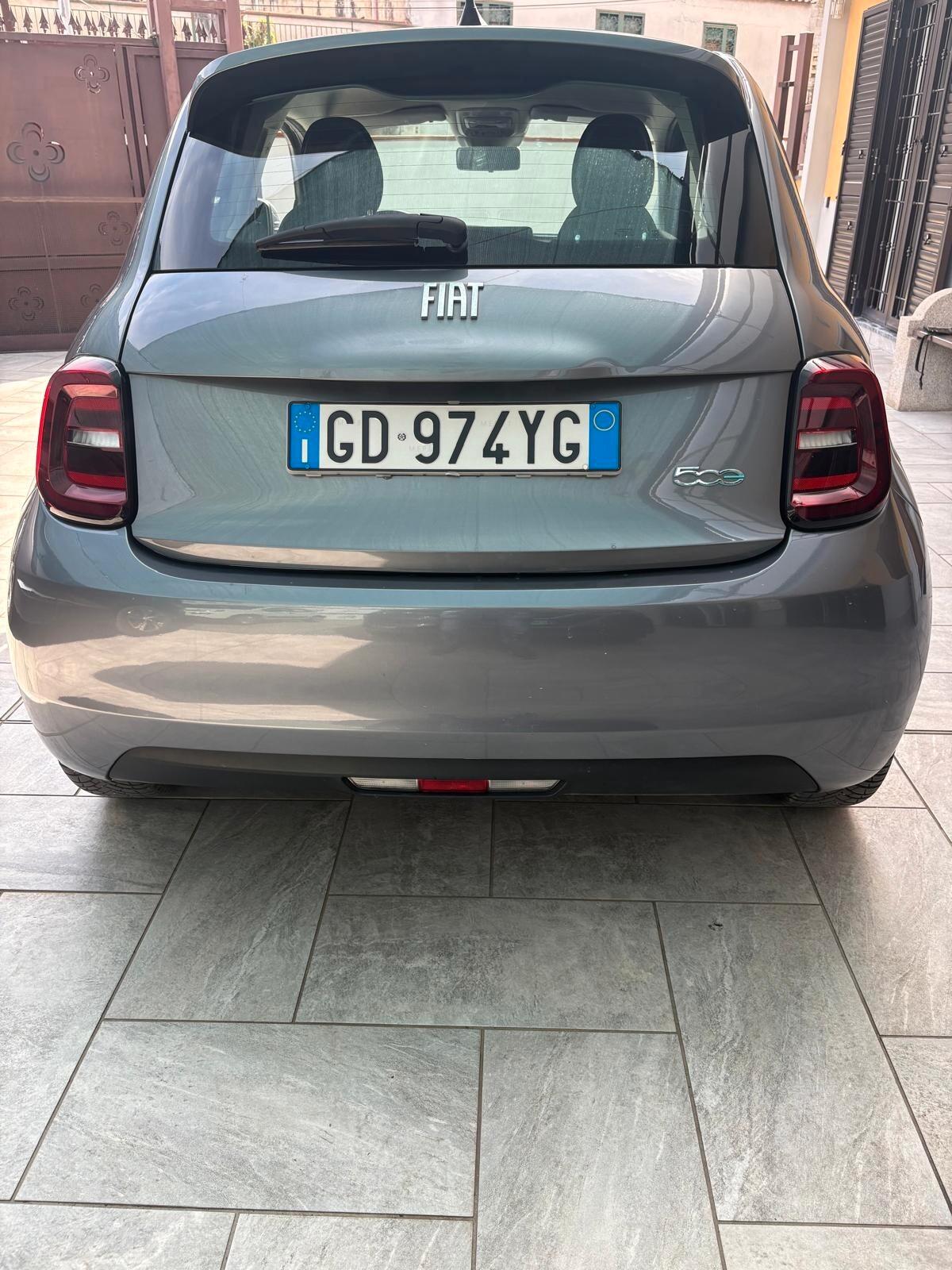 Fiat 500 500e Berlina 42 kWh La Prima