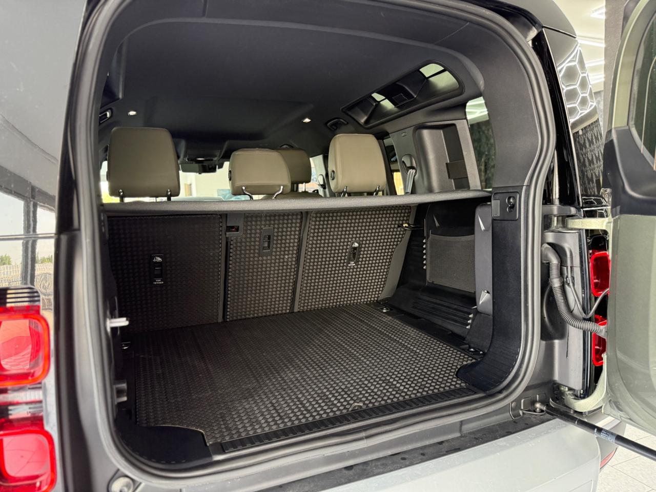 Land Rover Defender 110 3.0D I6 250 CV AWD Auto X-Dynamic HSE