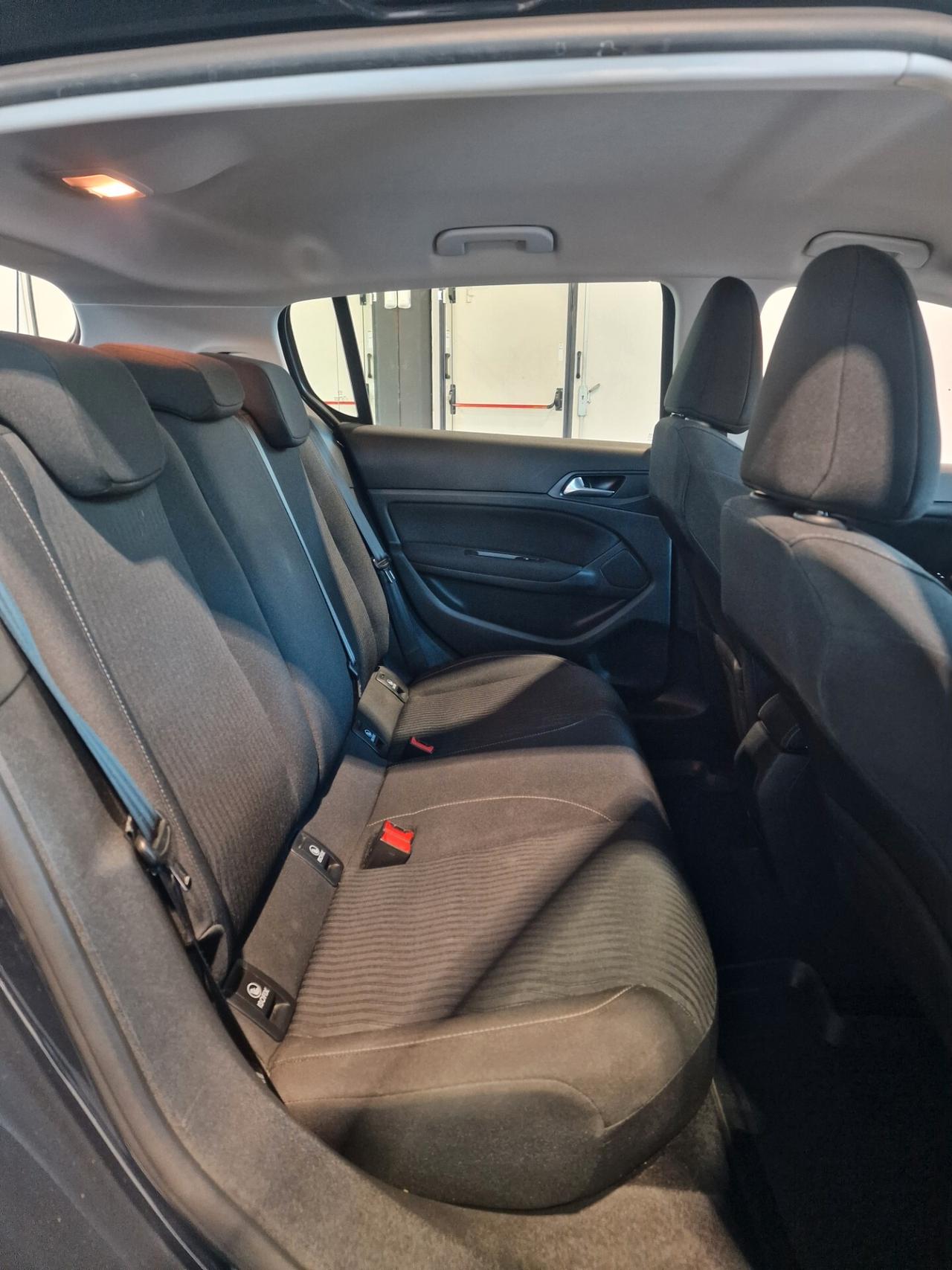 Peugeot 308 BlueHDi 100 S&S Business