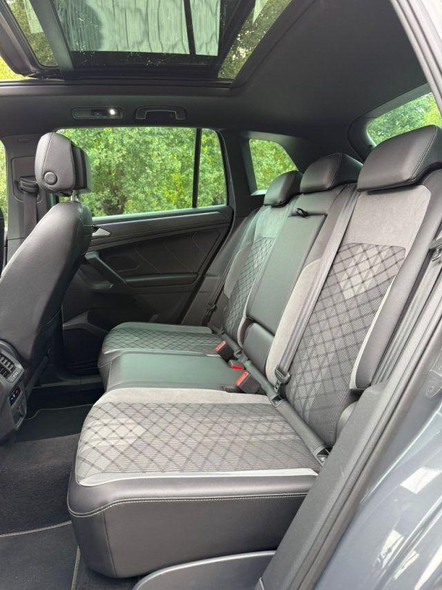 VOLKSWAGEN Tiguan 2.0 TDI 150 CV SCR DSG R-Line PANORAMA