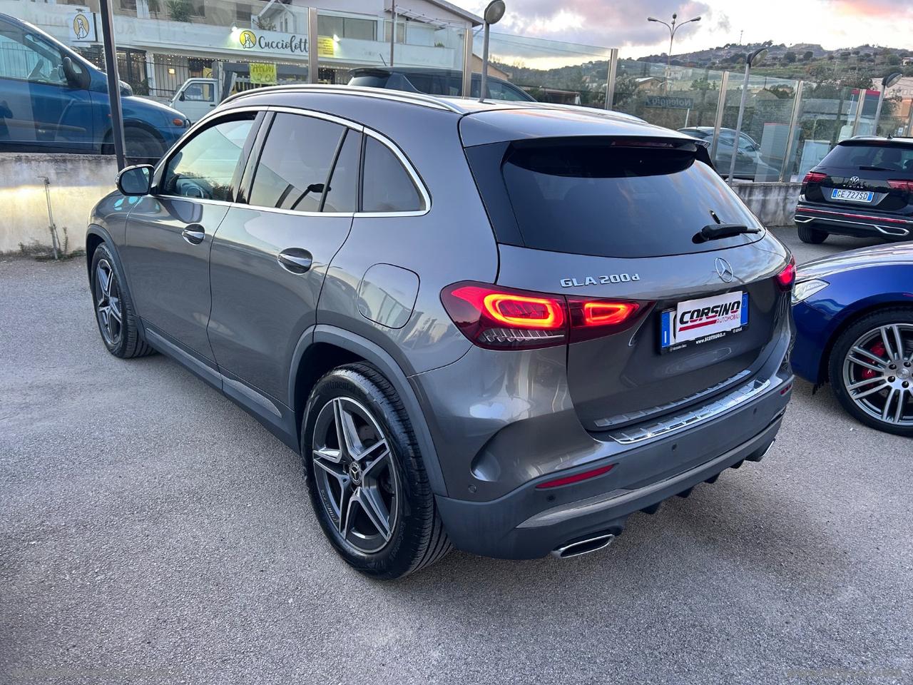 MERCEDES-BENZ GLA 200 d Automatic Premium