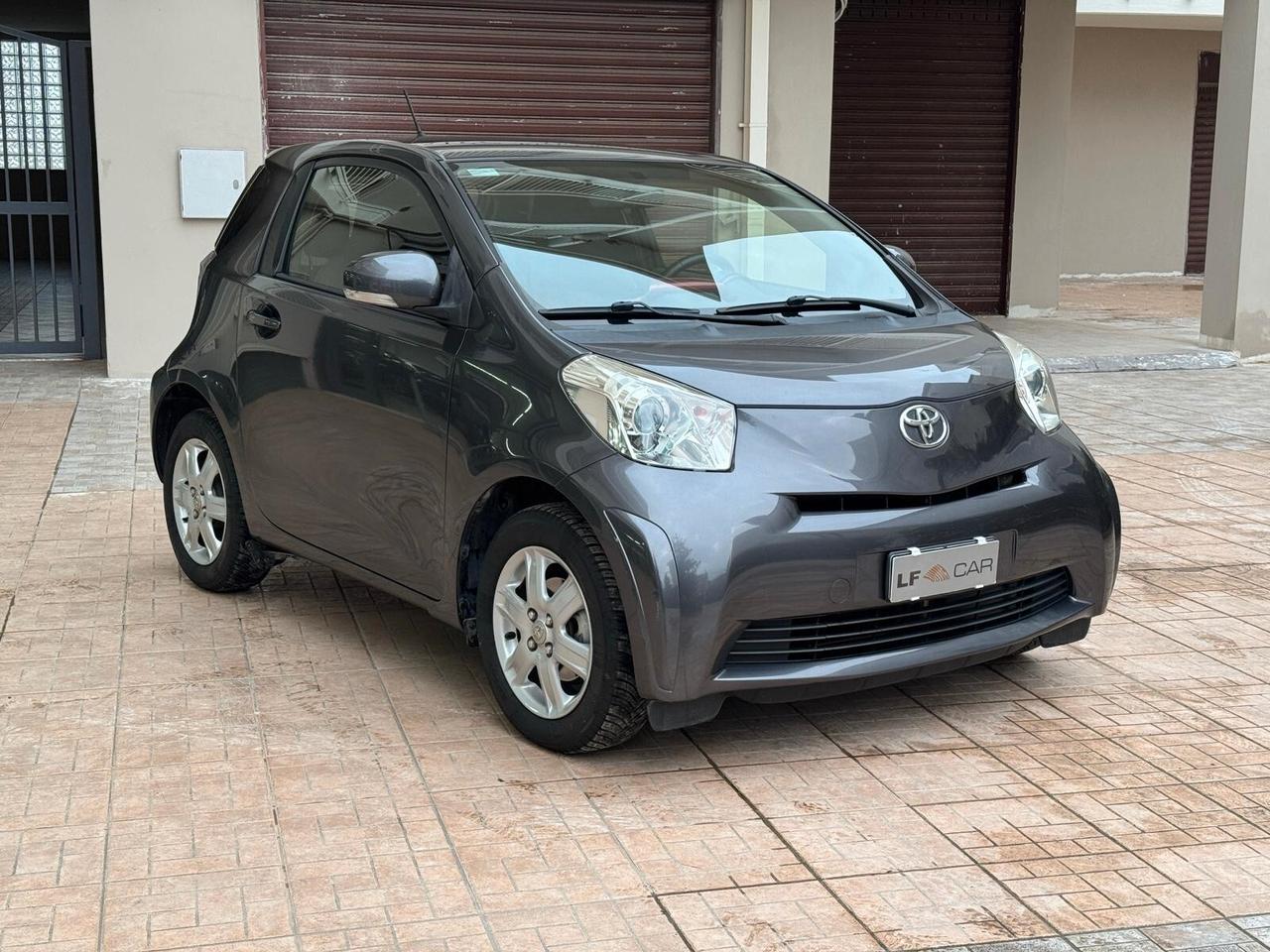 Toyota iQ 1.0 CVT Active 68 cv