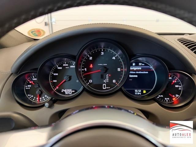 PORSCHE - Cayenne - 3.0 Diesel Platinum Edition