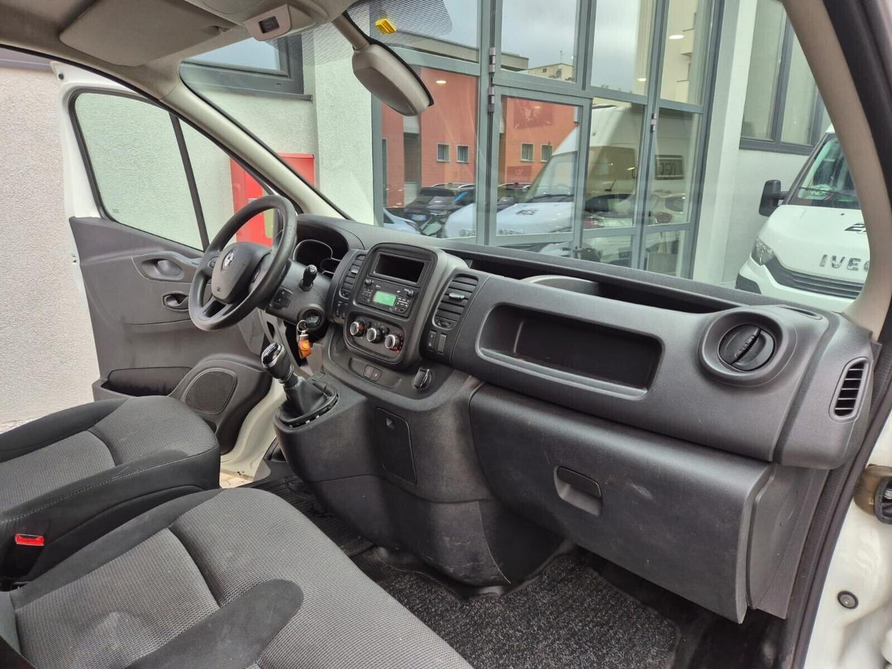 Renault Trafic 2.0 dCi 120CV 3 POSTI