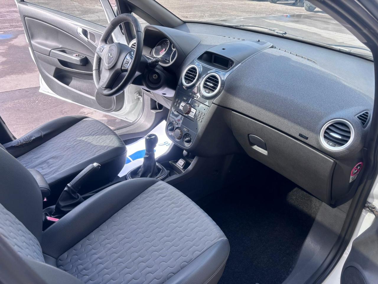 Opel Corsa 1.2 5 porte Cosmo