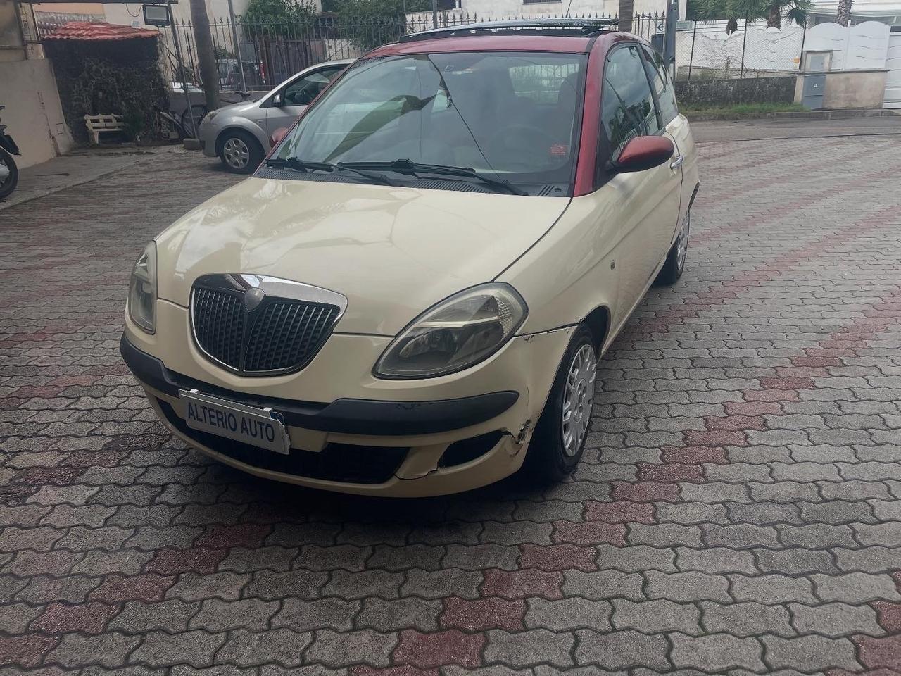 Lancia Ypsilon 1.4 16V Platino