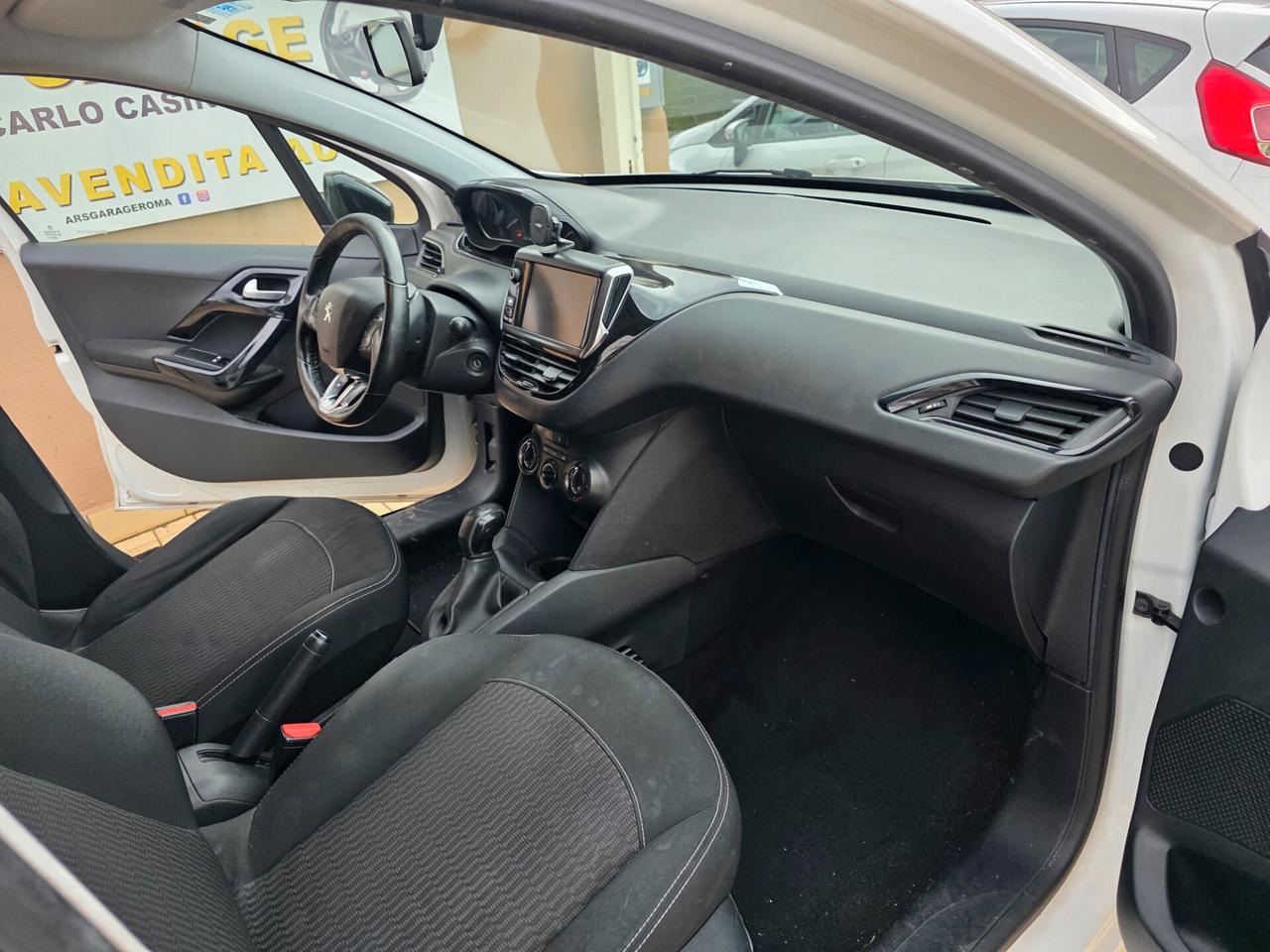 Peugeot 208 PureTech 82 5 porte Black Line