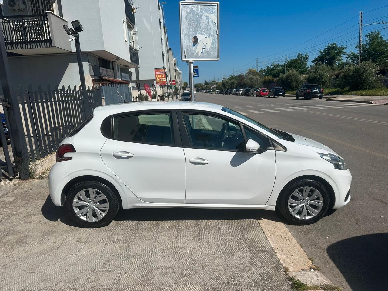 Peugeot 208 1.4 HDi 68 CV 5 porte Access