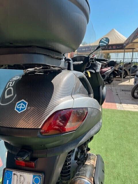 Piaggio MP3 400 CARBON