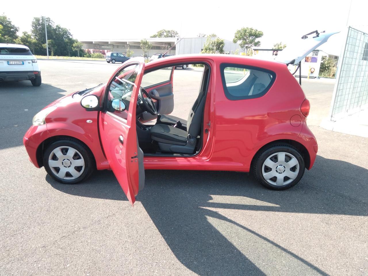 Toyota Aygo 1.0 12V VVT-i 3 porte Sol x neopatentati