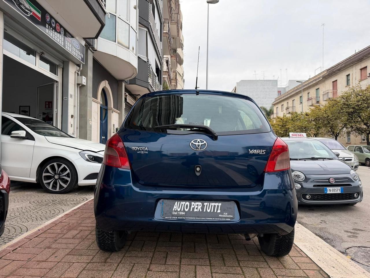 Toyota Yaris 1.0 5 porte Sol