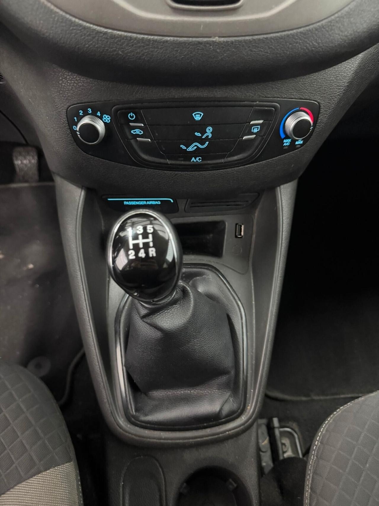 Ford Tourneo Courier 1.5 TDCI 75 CV Sport