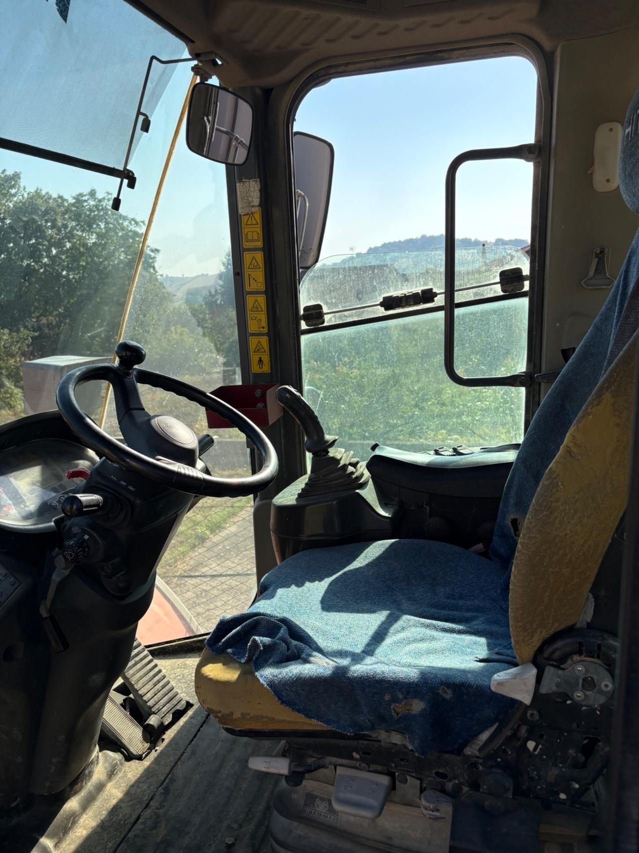 Pala gommata Hitachi ZW220