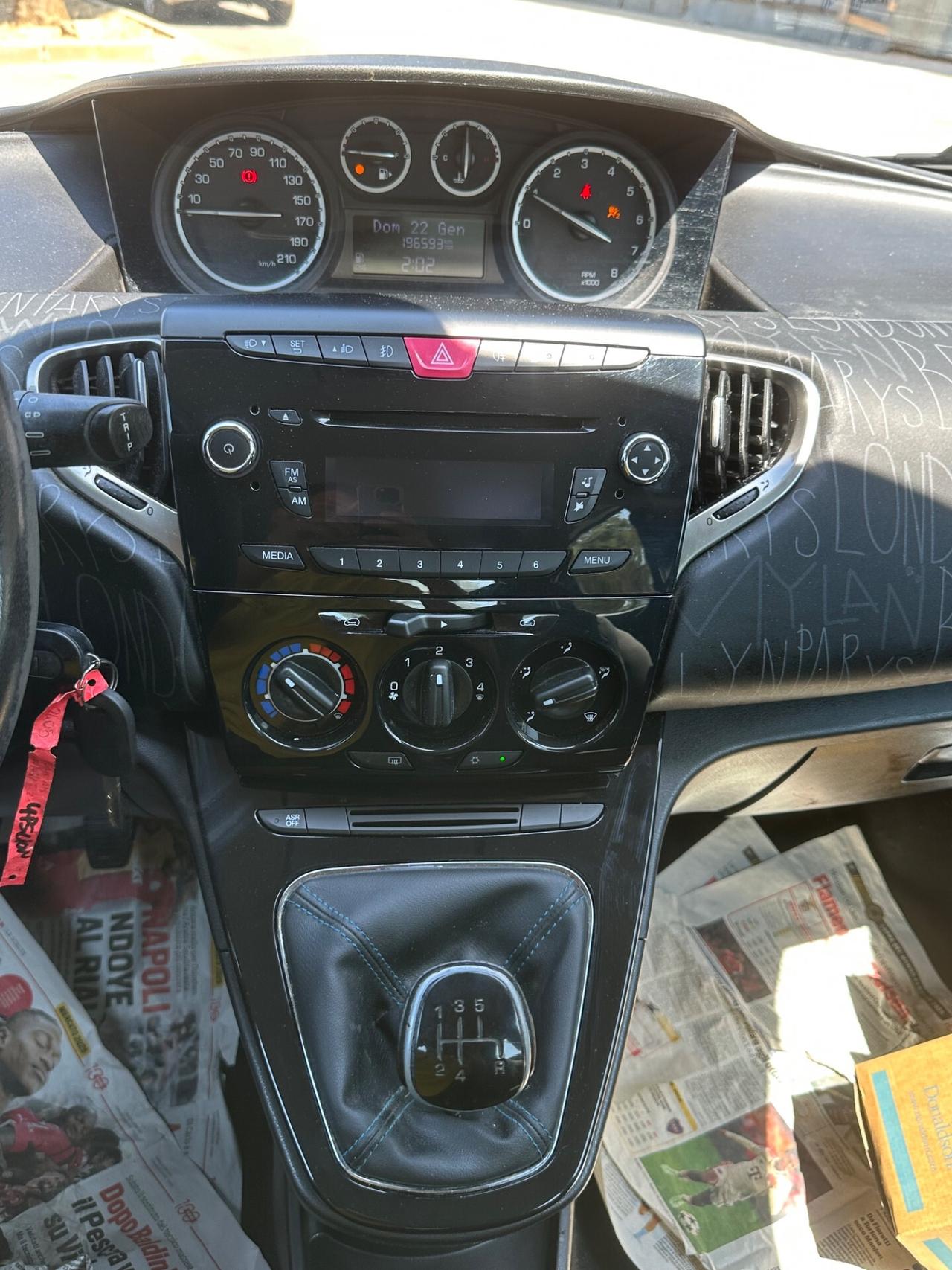 Lancia Ypsilon 0.9 TwinAir 85 CV 5 porte Metano Ecochic Elefantino