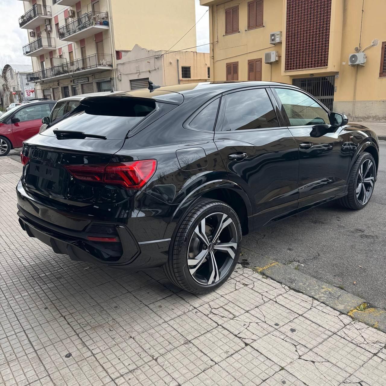 Audi Q3 SPB 35 TDI S tronic Identity Black + TETTO Pronta Consegna