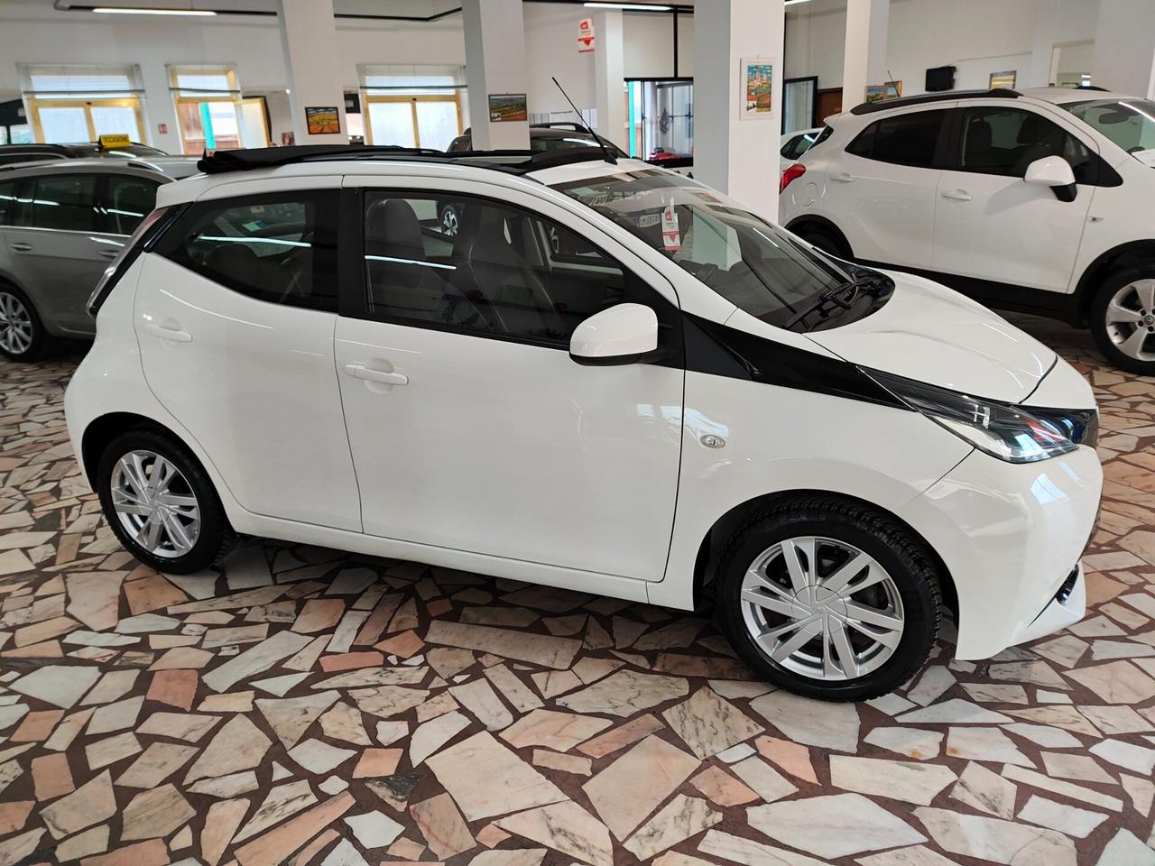 Toyota Aygo 1.0 VVT-i 69 CV 5 porte x-cite