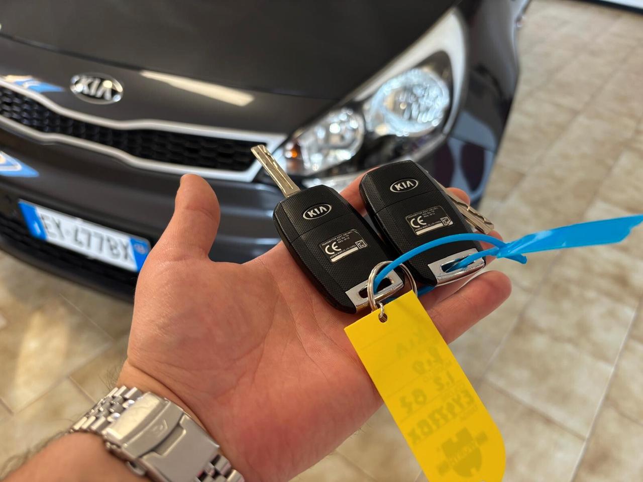 KIA RIO ANNO 2015 BZ 1.2 ADATTA NEOPATENTATI KM 130 MILA