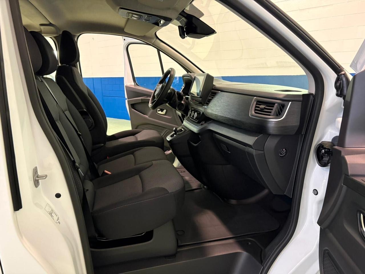 9 POSTI Nissan Primastar 2.0 dCi 150CV Aut PC-TN Bus N-Connecta
