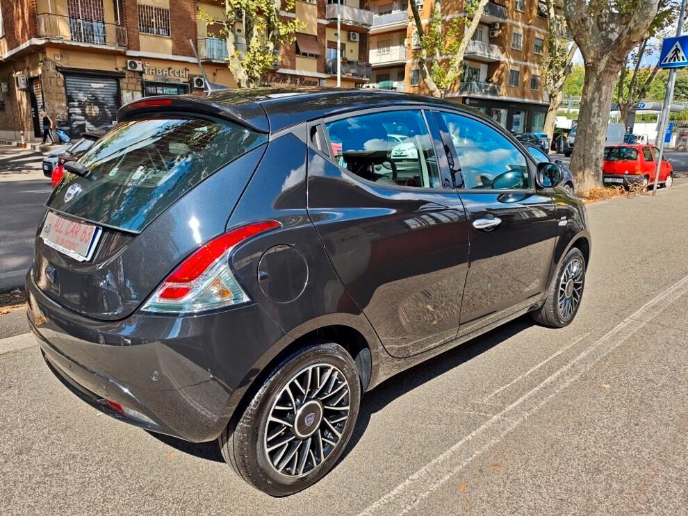 Lancia Ypsilon 1.0 Hybrid PLATINO SENZA VINCOLI DI FINANZIAMENTO