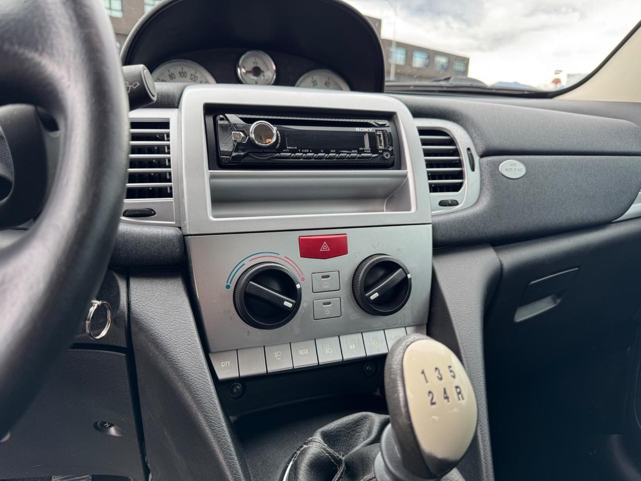 Lancia Ypsilon 1.2 69 CV Argento