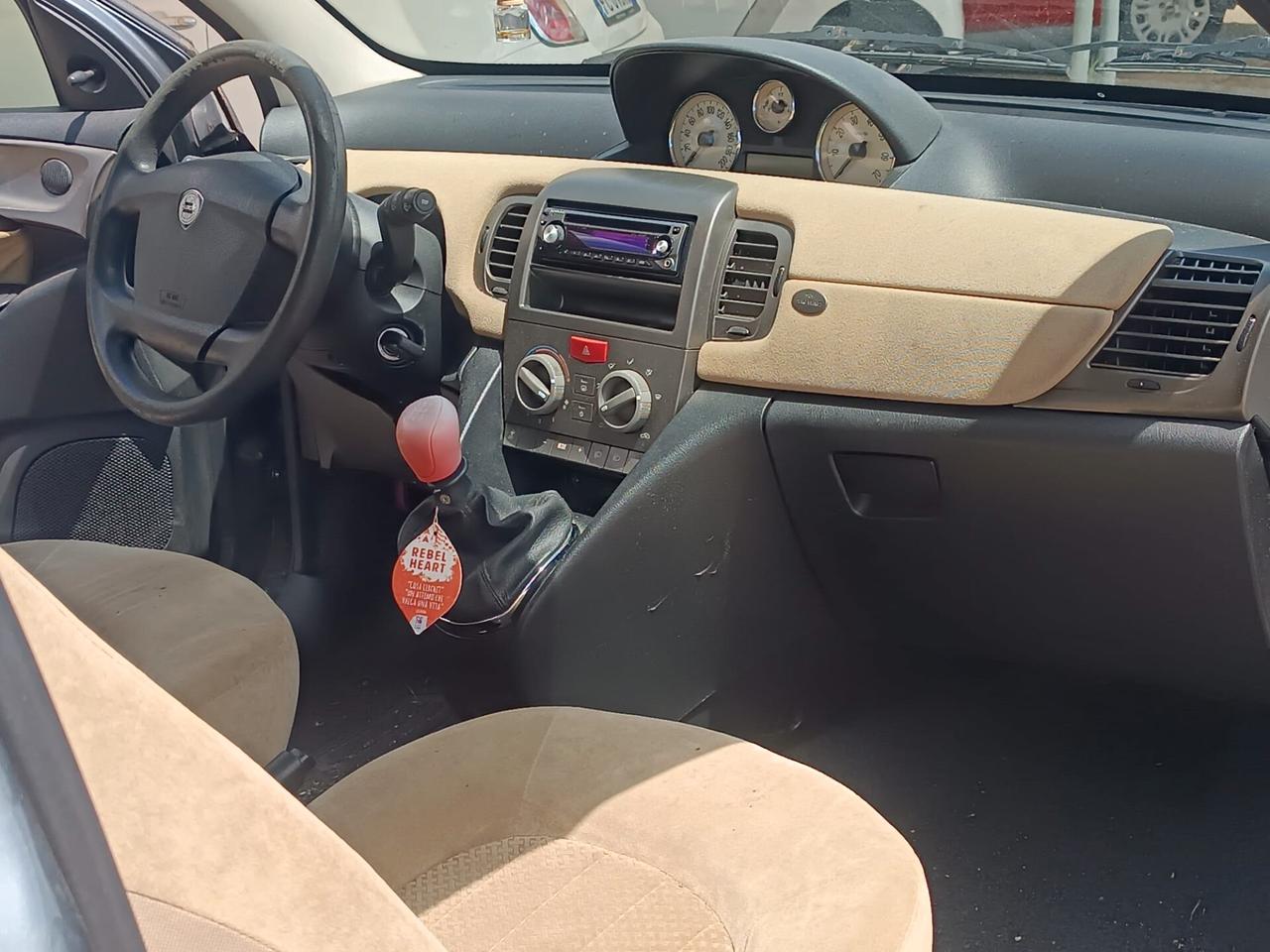 Lancia Ypsilon 1.0 Ok Neopatentati