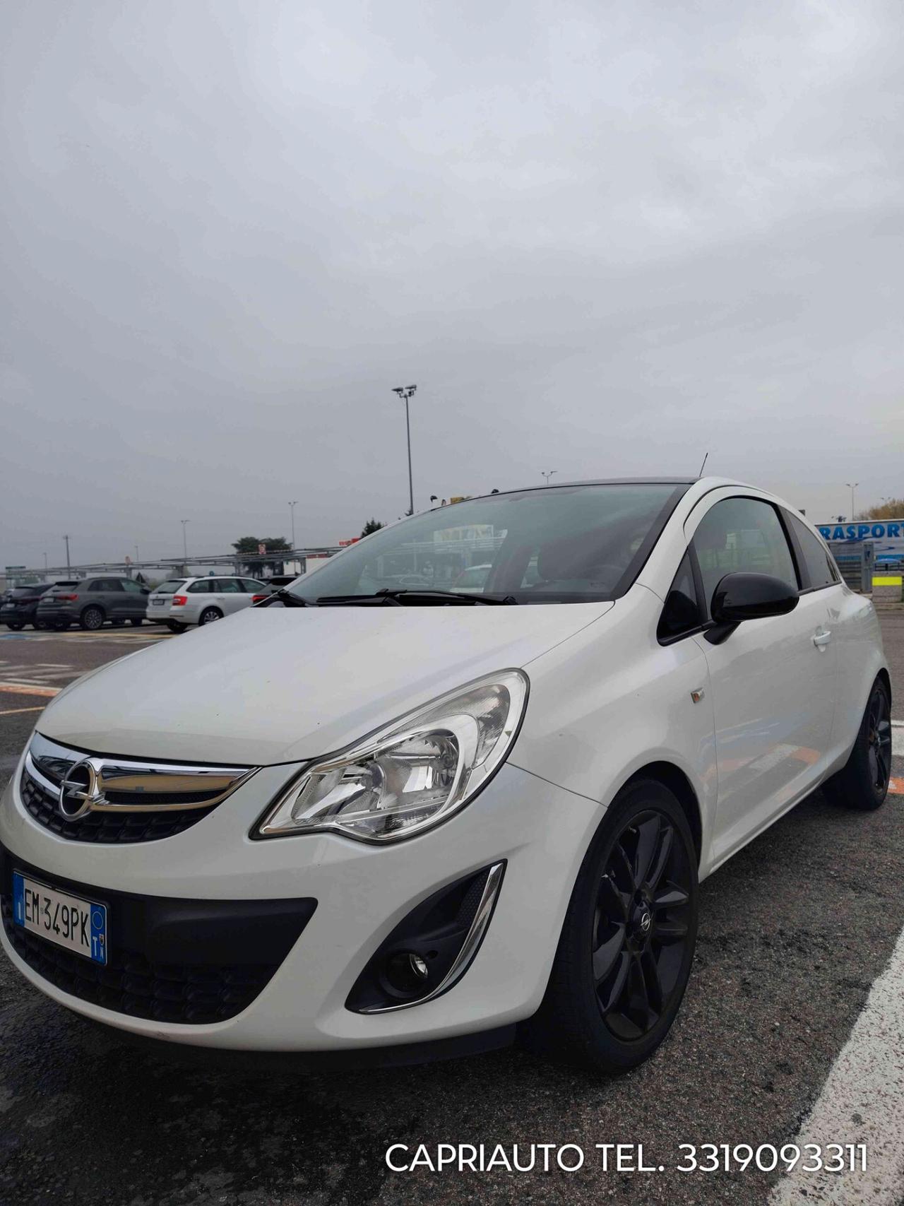 Opel Corsa 1.4 16V 3 porte b-color