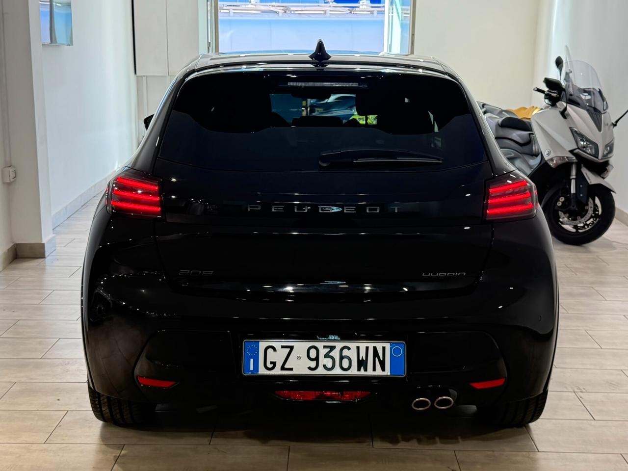 Peugeot 208 hybrid/benzina 2025 14.000 km