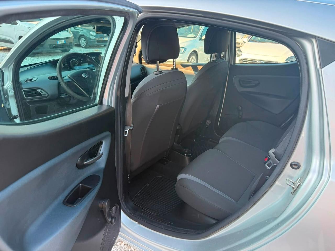 Lancia Ypsilon 1.2 69 CV 5 porte Gold
