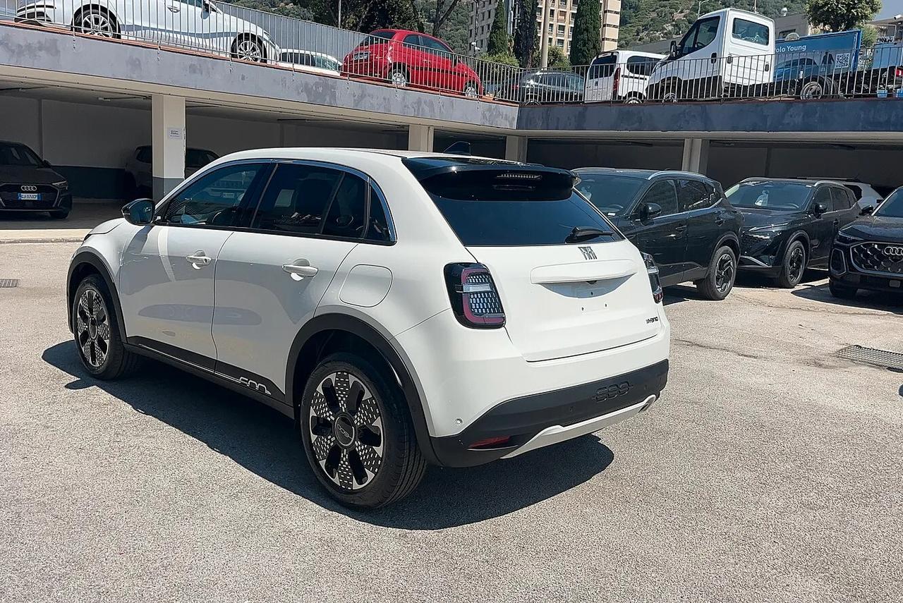 Fiat 600 Hybrid 110 CV DCT MHEV La Prima
