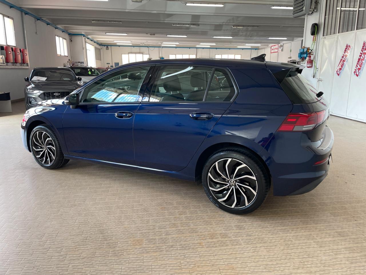 Volkswagen Golf 1.0 eTSI EVO DSG Life Cerchi17 Luci ambient