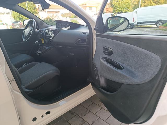 LANCIA Ypsilon 1.0 FireFly 5 porte S&S Hybrid Ecochic Silver