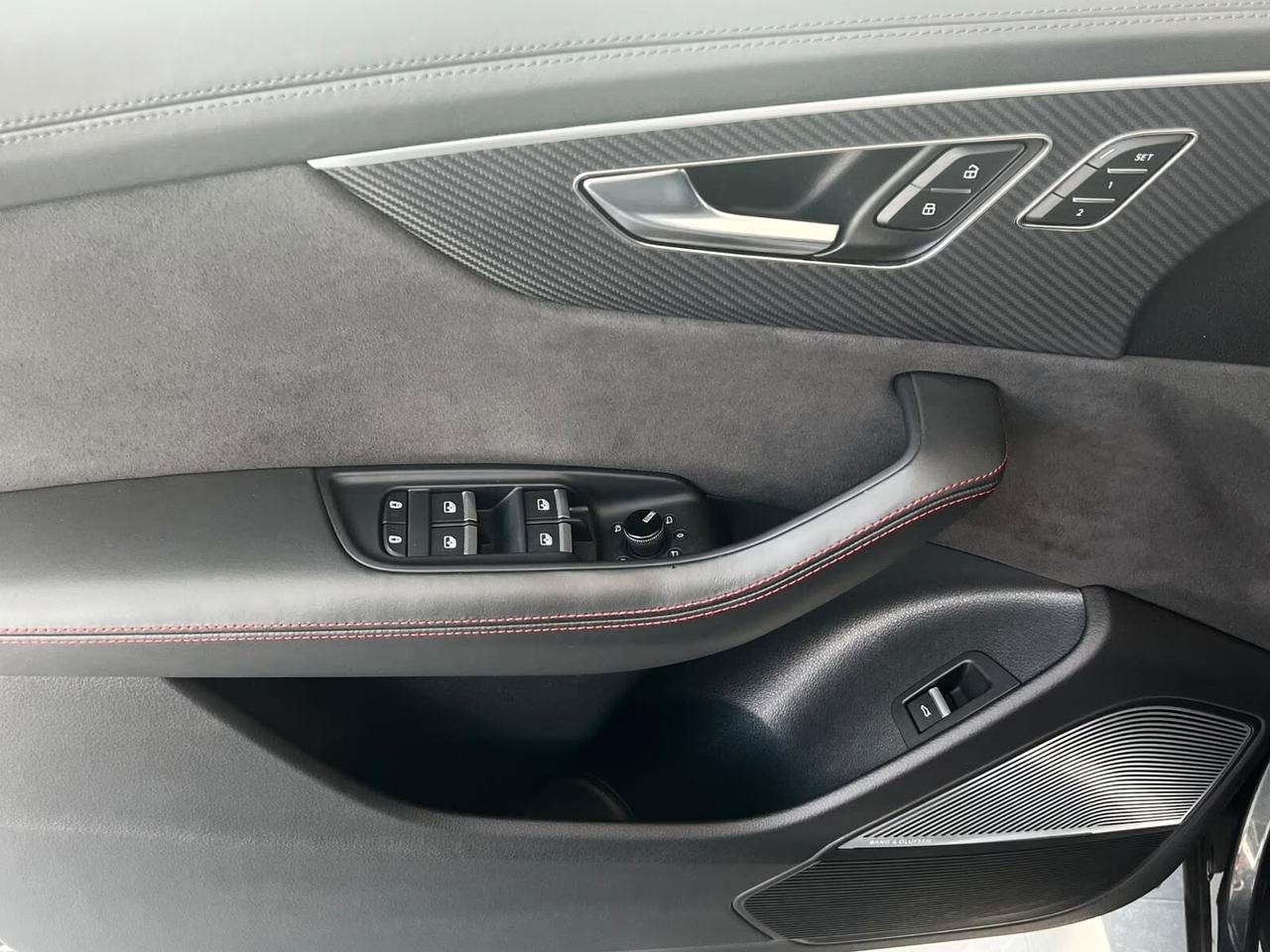 Audi Q8 RS TFSI V8 quattro tiptronic