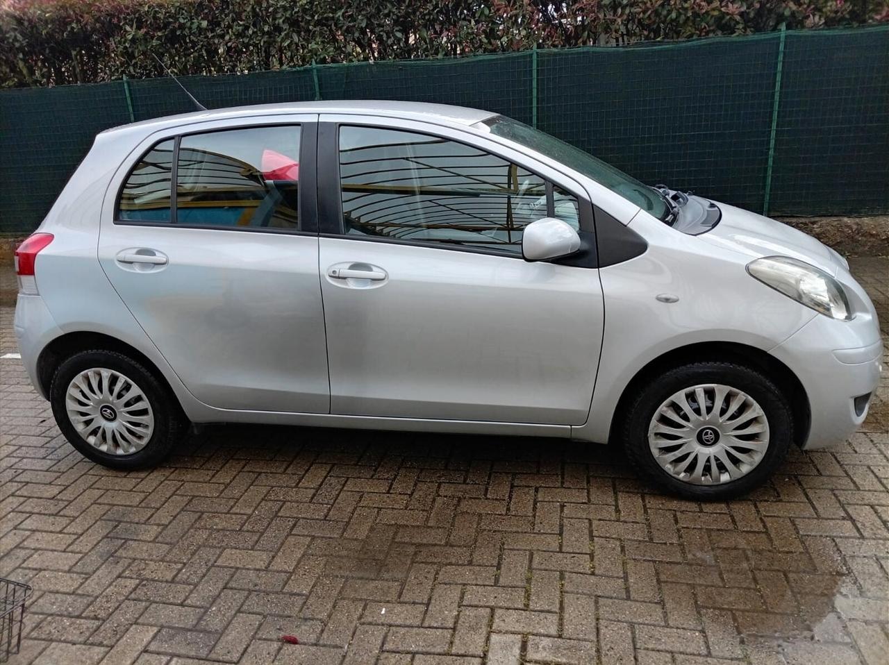 Toyota Yaris 1.0 5 porte Sol